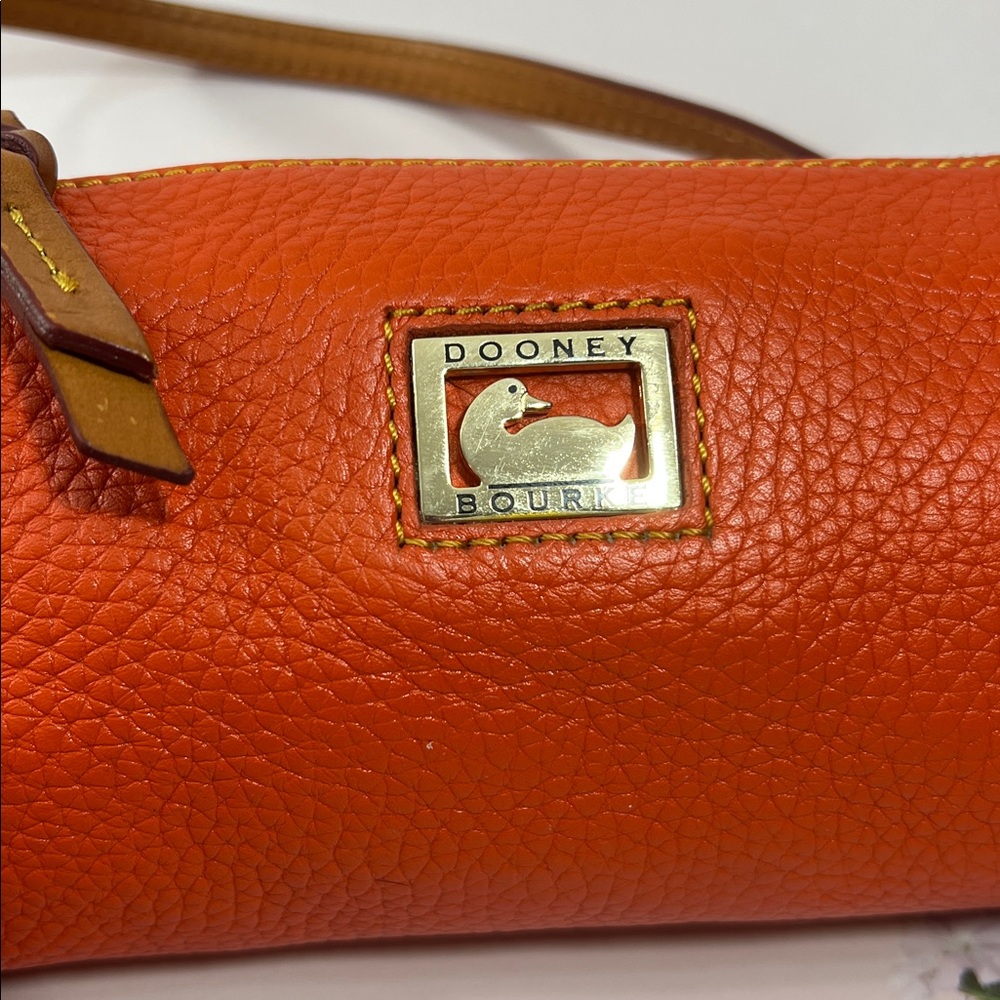 🦆 DOONEY & BOURKE DILLEN MINI BARREL TANGERINE ORANGE PEBBLE LEATHER BAG - Picture 3 of 11